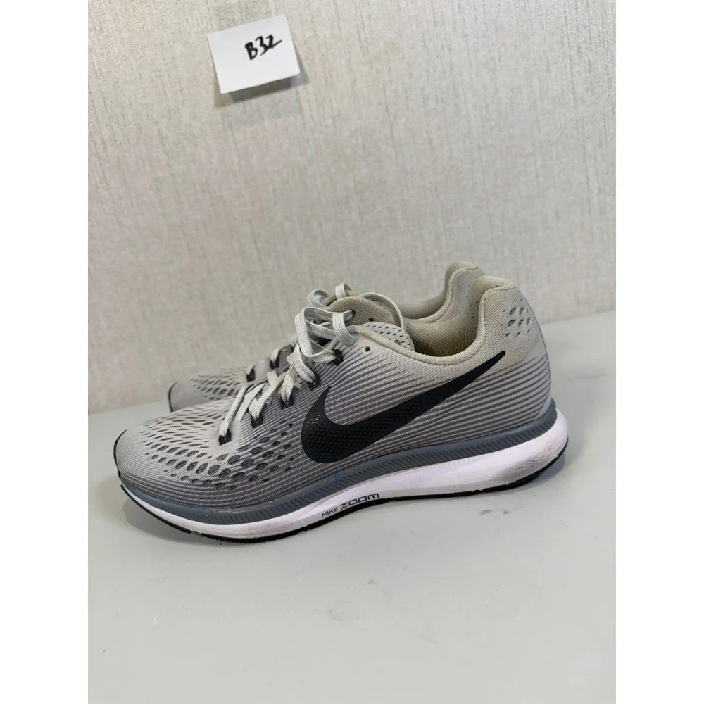 Nike Air Zoom Pegasus‎ 34 Women's Size 8 Running Shoes Gray